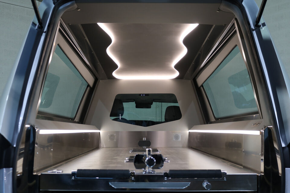 Mercedes-Benz E200T Glaswagen 3-deurs Begrafeniswagen (nieuwe ombouw)