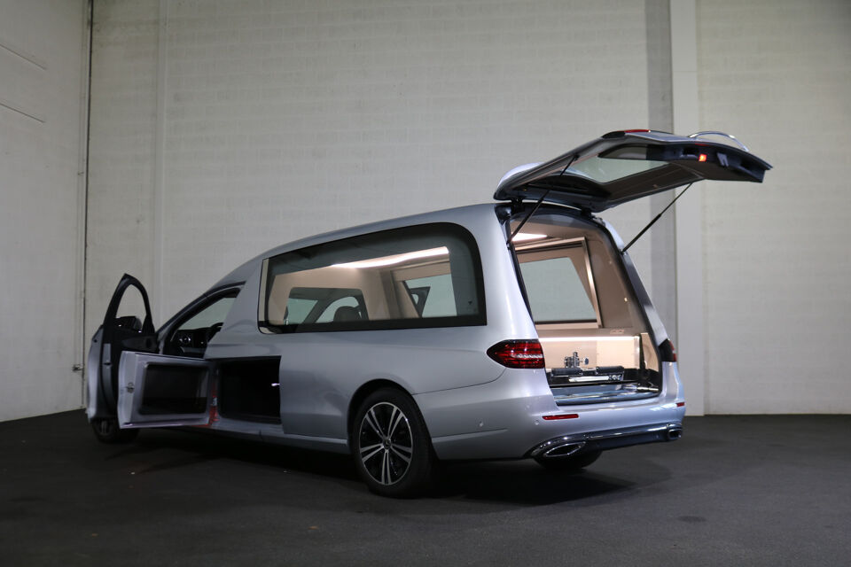 Mercedes-Benz E200T Glaswagen 3-deurs Begrafeniswagen (nieuwe ombouw)