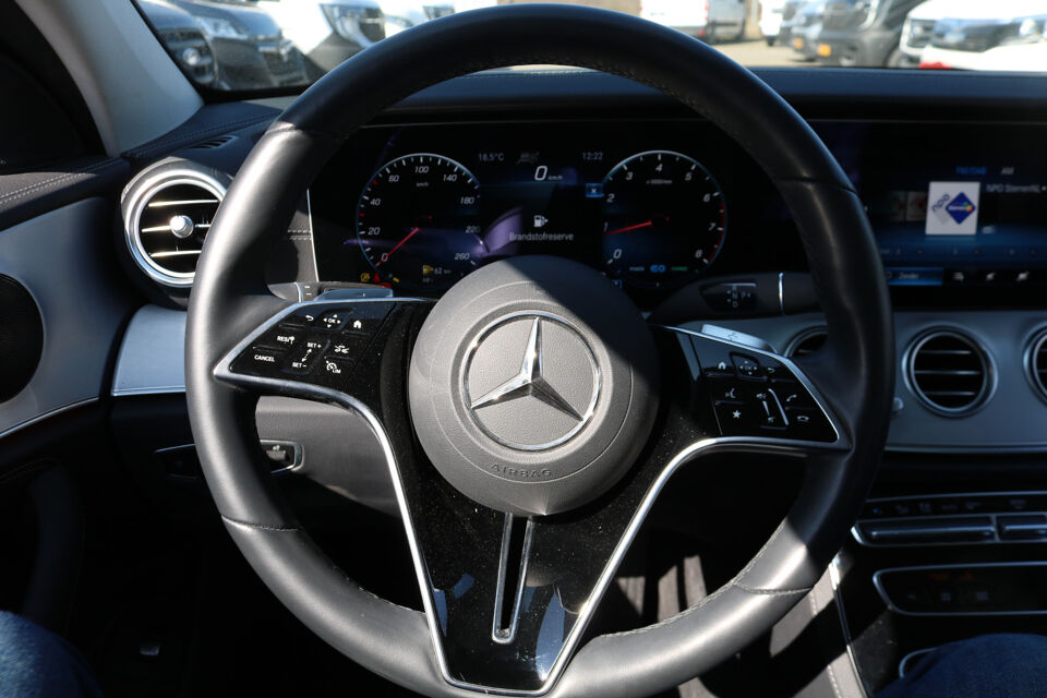 Mercedes-Benz E200T Glaswagen 3-deurs Begrafeniswagen (nieuwe ombouw)