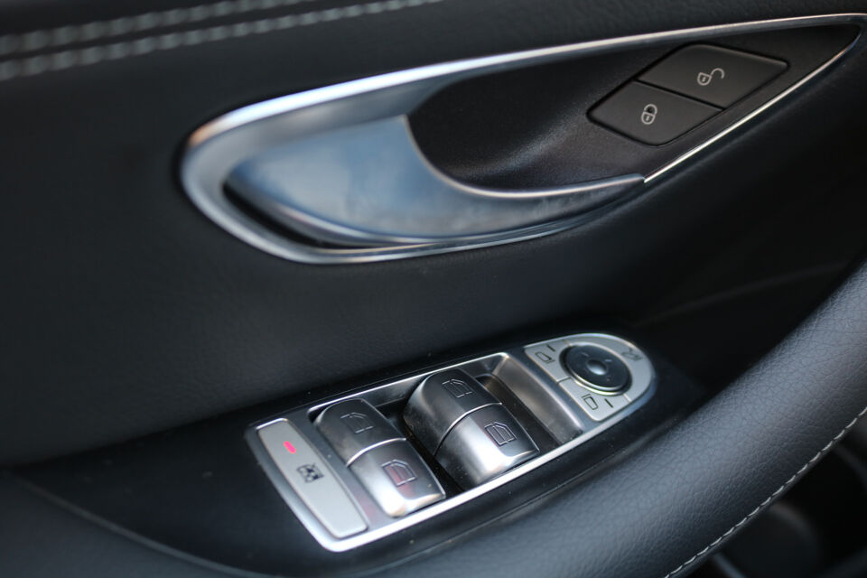 Mercedes-Benz E200T Glaswagen 3-deurs Begrafeniswagen (nieuwe ombouw)