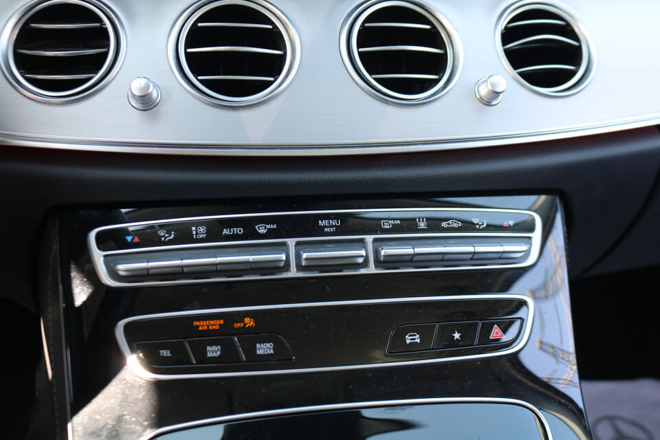 Mercedes-Benz E200T Glaswagen 3-deurs Begrafeniswagen (nieuwe ombouw)