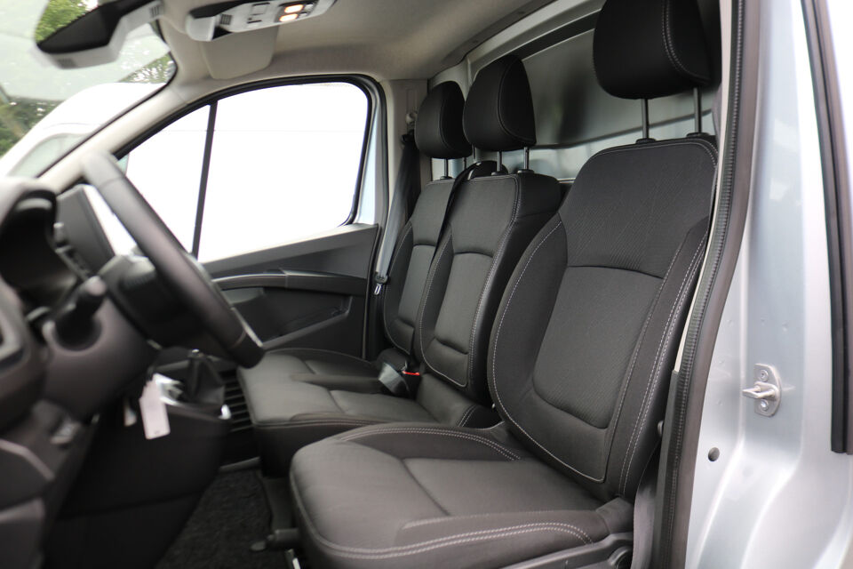 Renault Trafic 2.0 dCi 150pk L2 H1 Automaat Airco Navigatie Camera 2x Schuifdeur