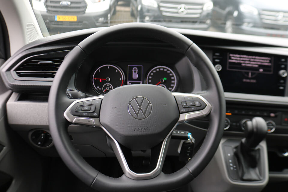 VW-Bedrijfswagens Transporter 2.0 TDI L2 H1 DC 150pk Caravelle Black Edition