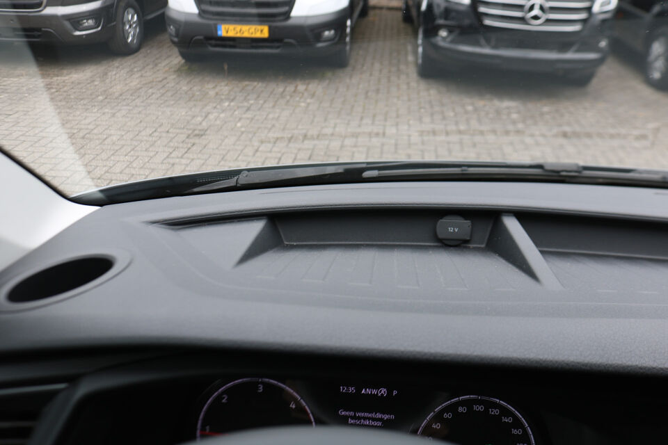 VW-Bedrijfswagens Transporter 2.0 TDI L2 H1 DC 150pk Caravelle Black Edition