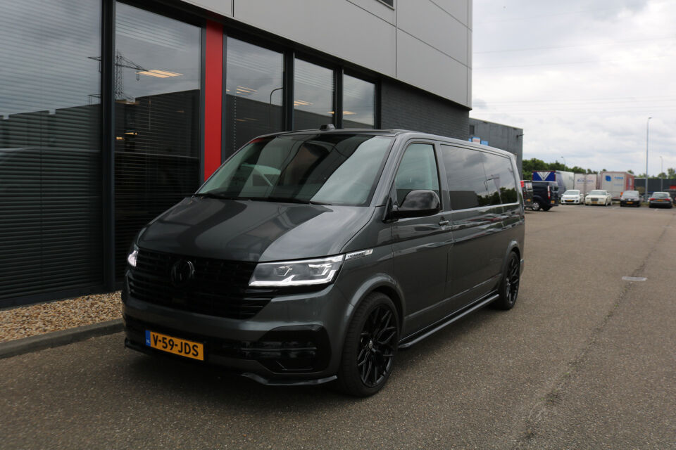 VW-Bedrijfswagens Transporter 2.0 TDI L2 H1 DC 150pk Caravelle Black Edition