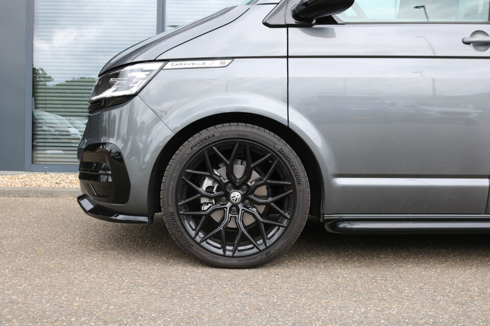 VW-Bedrijfswagens Transporter 2.0 TDI L2 H1 DC 150pk Caravelle Black Edition