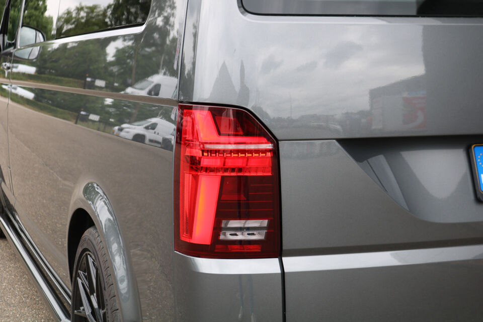 VW-Bedrijfswagens Transporter 2.0 TDI L2 H1 DC 150pk Caravelle Black Edition
