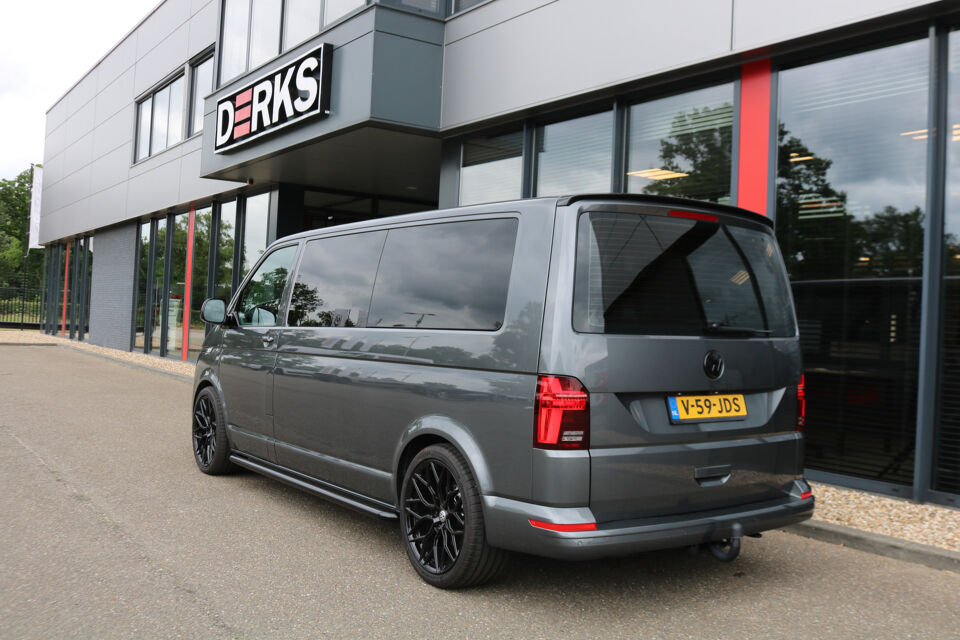 VW-Bedrijfswagens Transporter 2.0 TDI L2 H1 DC 150pk Caravelle Black Edition