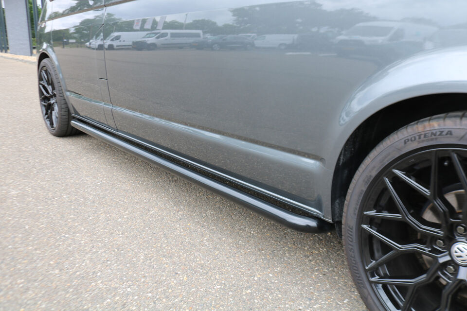 VW-Bedrijfswagens Transporter 2.0 TDI L2 H1 DC 150pk Caravelle Black Edition
