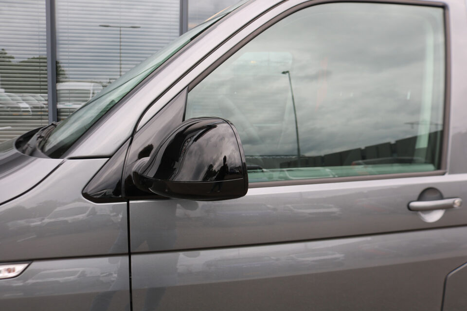 VW-Bedrijfswagens Transporter 2.0 TDI L2 H1 DC 150pk Caravelle Black Edition