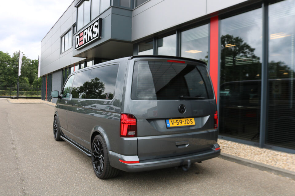 VW-Bedrijfswagens Transporter 2.0 TDI L2 H1 DC 150pk Caravelle Black Edition