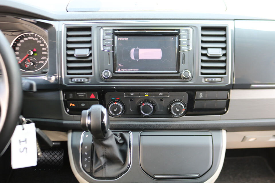 VW-Bedrijfswagens Transporter 2.0 TDI L2 H1 150pk DC 4-Motion Automaat Airco Led Trekhaak Camera