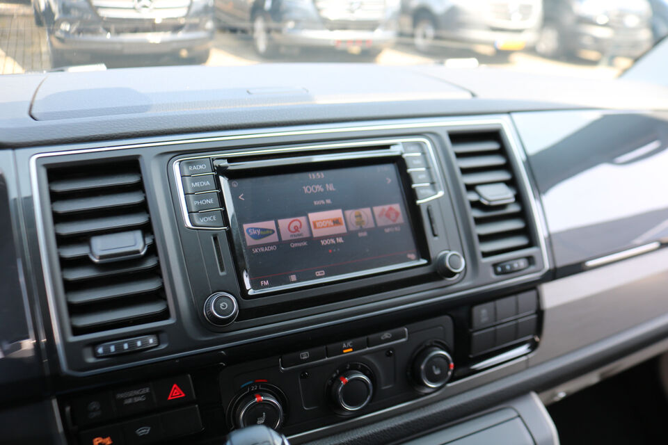 VW-Bedrijfswagens Transporter 2.0 TDI L2 H1 150pk DC 4-Motion Automaat Airco Led Trekhaak Camera