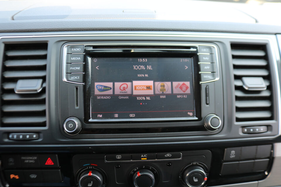 VW-Bedrijfswagens Transporter 2.0 TDI L2 H1 150pk DC 4-Motion Automaat Airco Led Trekhaak Camera