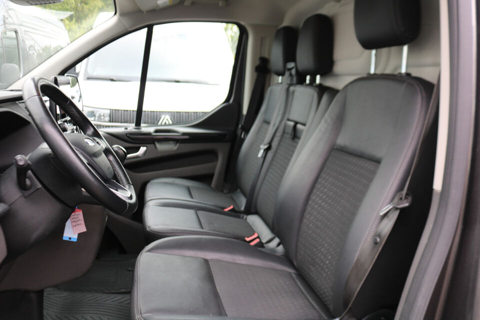 Ford Transit Custom 2.0 TDCI 185pk L2 H1 Sport Airco Navigatie