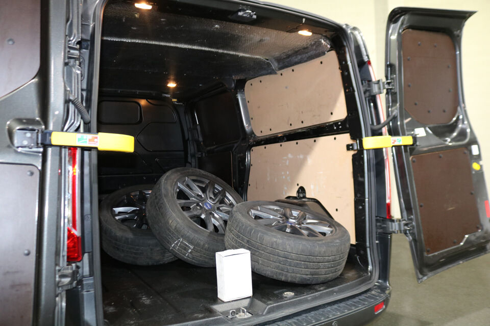 Ford Transit Custom 2.0 TDci 170pk L2 H1 Sport 2.8T Trekhaak