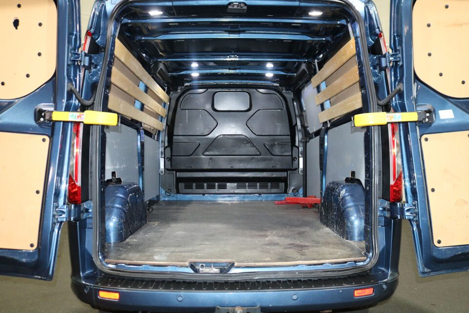 Ford Transit Custom 2.0 TDCI L2 H1 Sport Automaat
