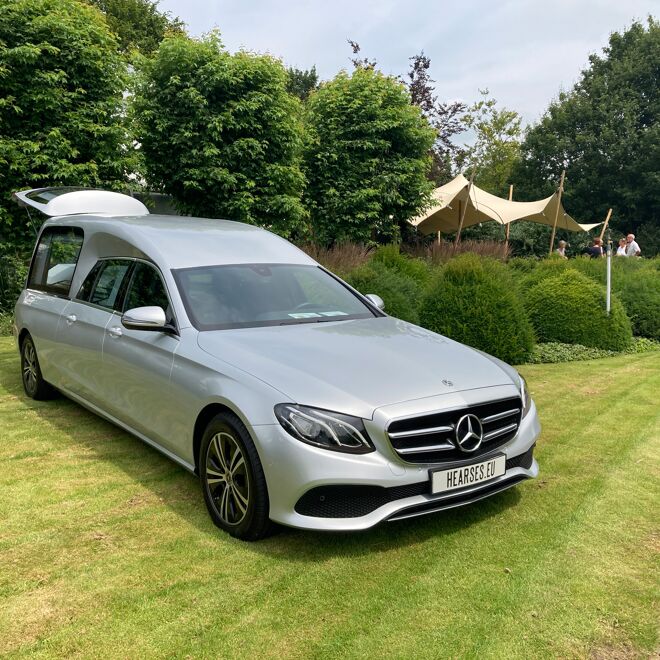Hearses.eu uitvaartmobiliteit