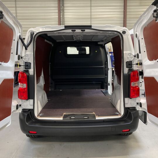 Betimmerde bestelwagen