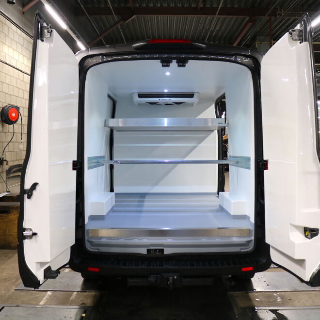 Grijze koelwagen interieur 2
