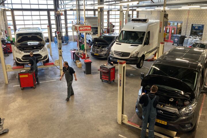 Onderhoudswerkplaats Derks Bedrijfswagens in Uden.