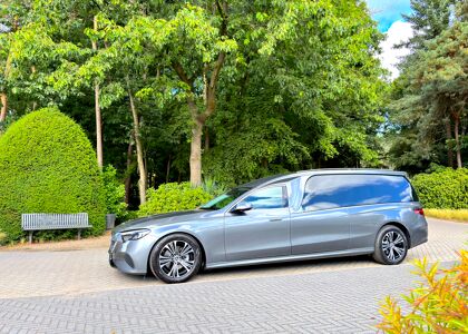 Mercedes-Benz E-Klasse 214 Rouwwagen
