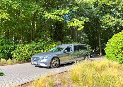 Mercedes-Benz E-Klasse 214 Rouwwagen 